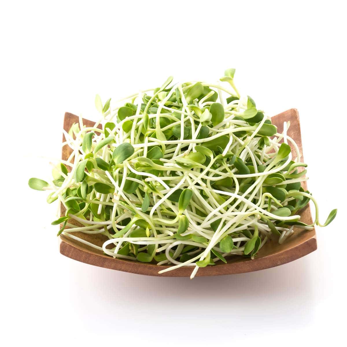 Instructions for eating sprouts in a wooden bowl on a white background.